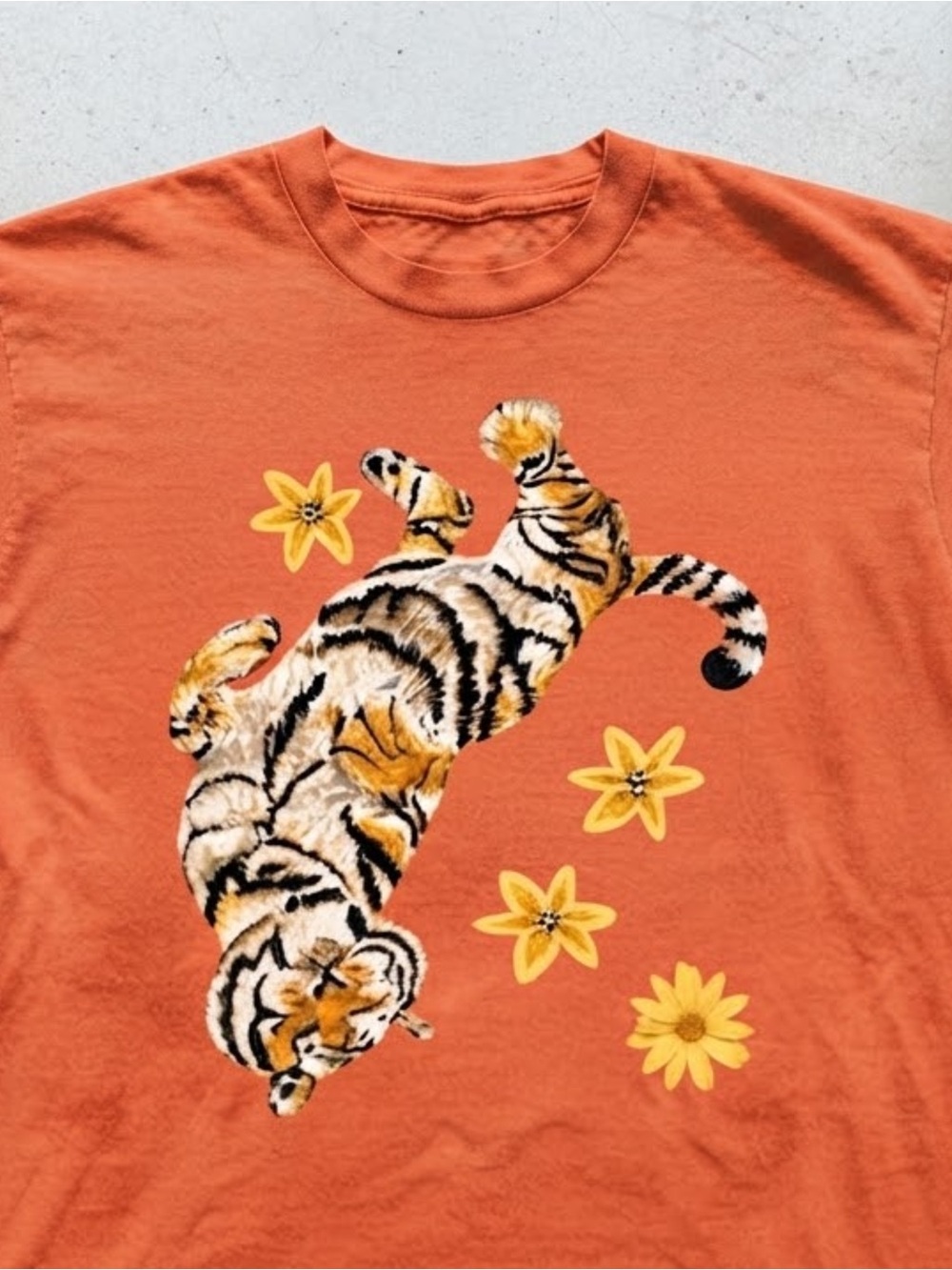 Gildan T-shirt Orange Tiger Floral Print Graphic Tee - Picture 2 of 2